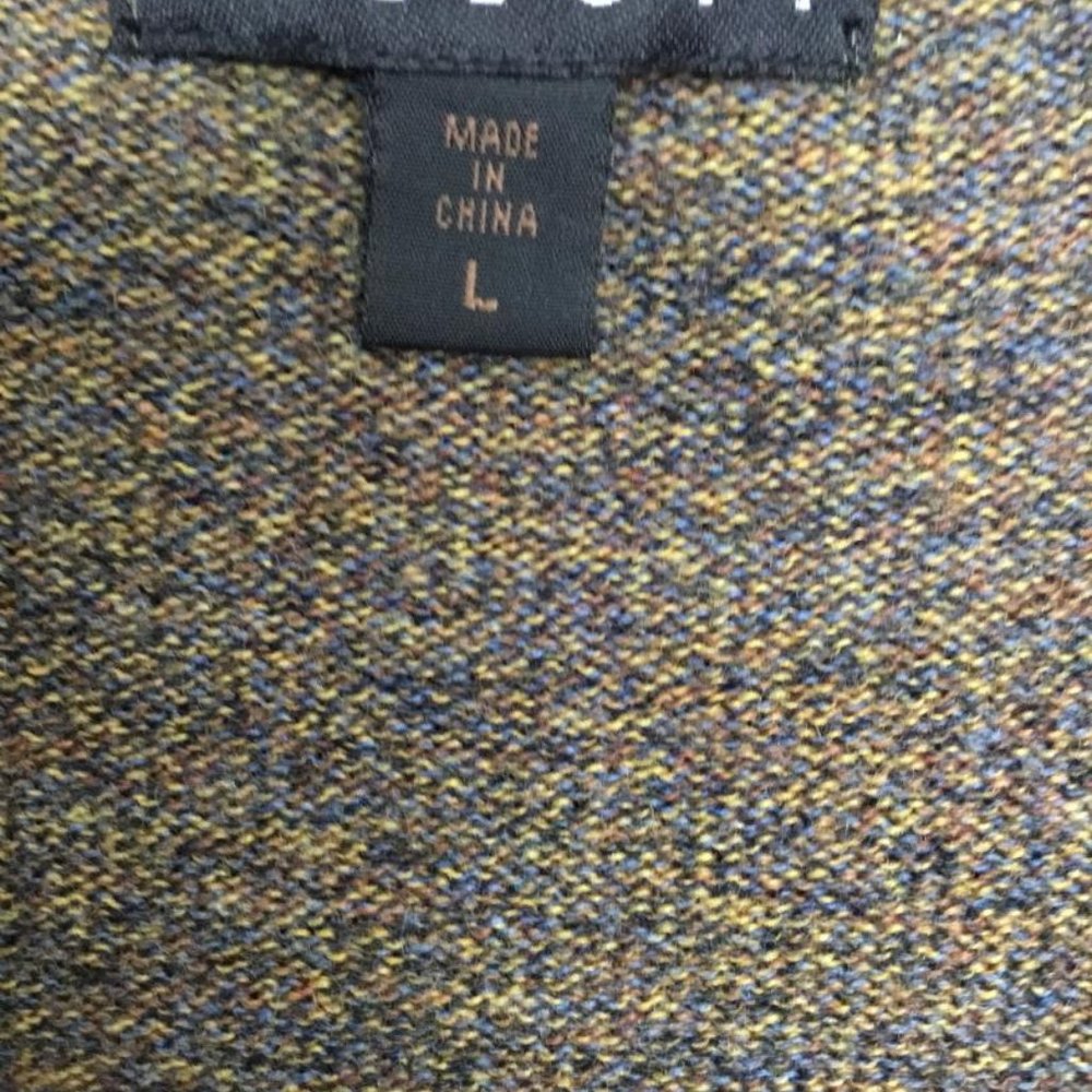 VEST - Picture 3 of 3